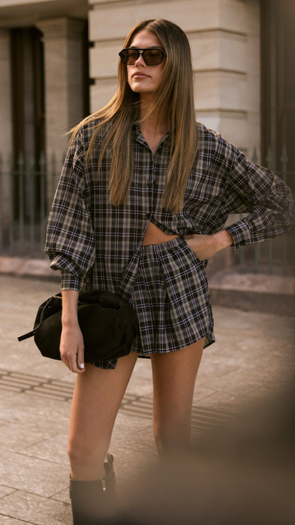 Arli Shorts - Black/Beige Plaid