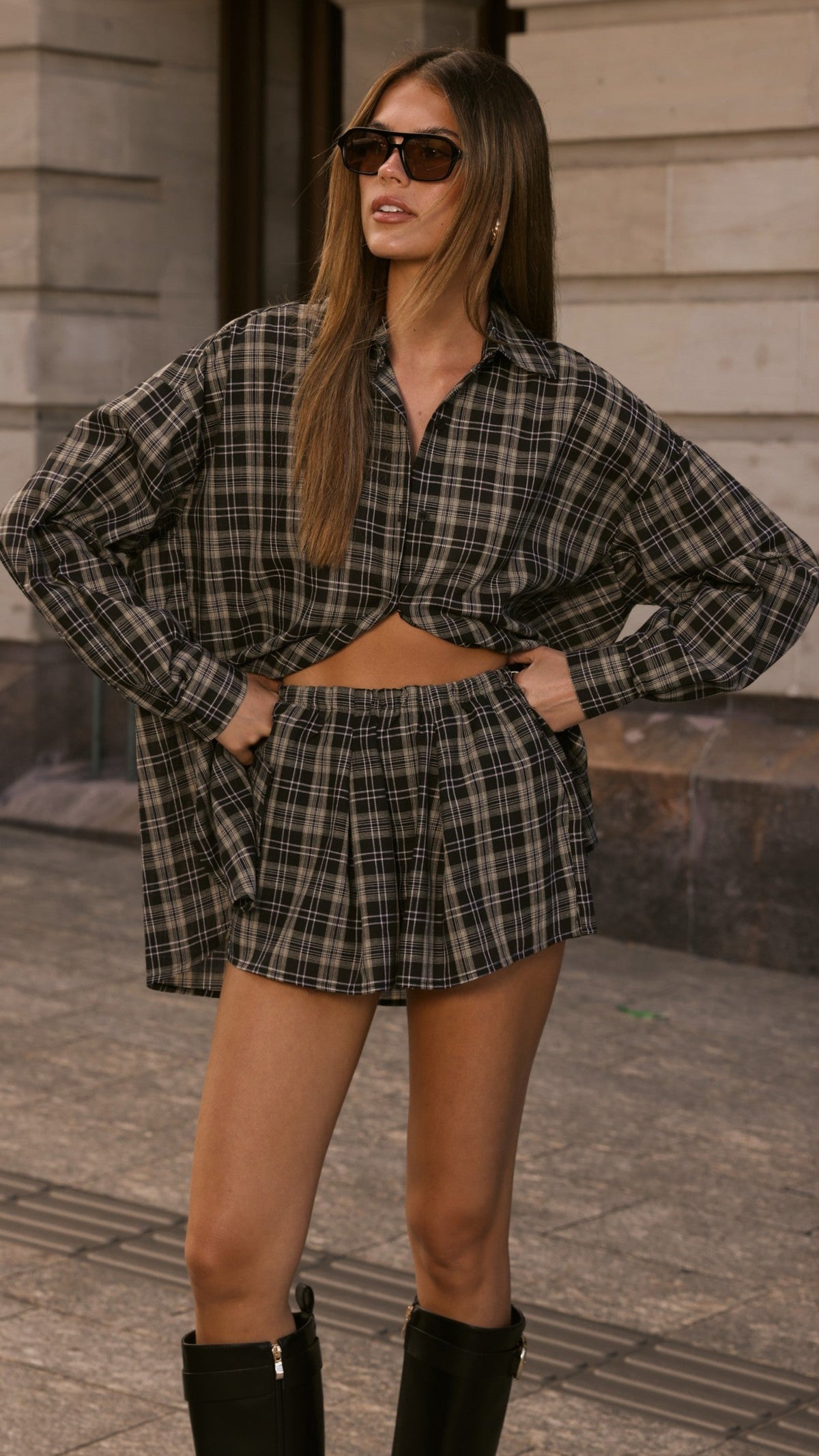 Arli Shorts - Black/Beige Plaid