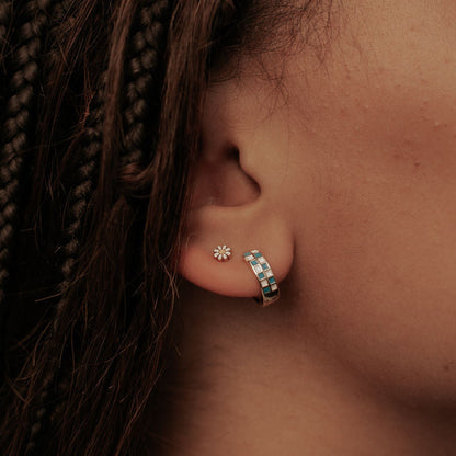 Carolina Daisy Flat Back Stud Earrings