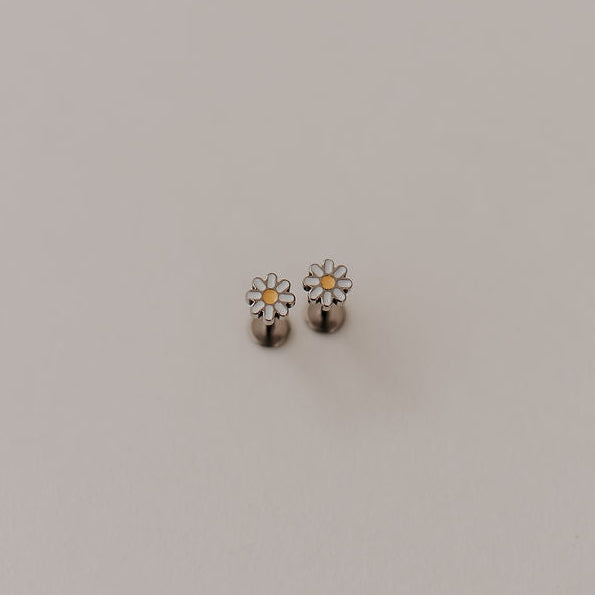 Carolina Daisy Flat Back Stud Earrings
